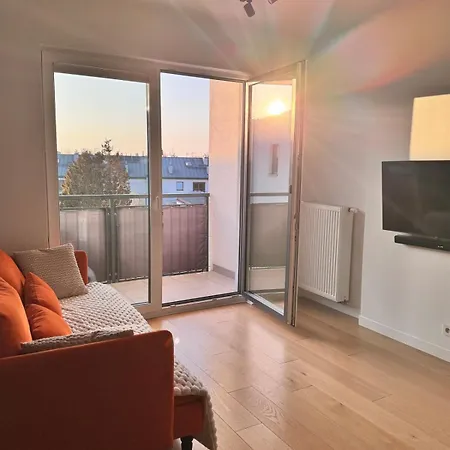 3-room Flat With Two Balconies Near Airport & Апартаменти Варшава
