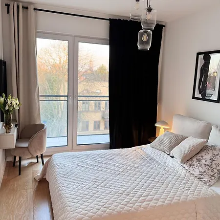 Апартаменти 3-room Flat With Two Balconies Near Airport & Варшава